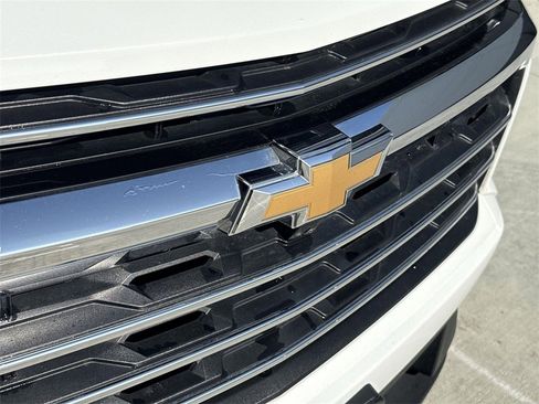 Used 2024 Chevrolet Traverse LT image 28