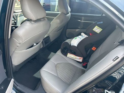 Used 2019 Toyota Camry SE w/ Carpet Mat Package image 19