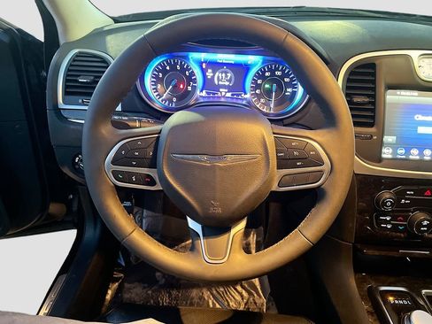 Used 2023 Chrysler 300 Touring L w/ Comfort Group image 11