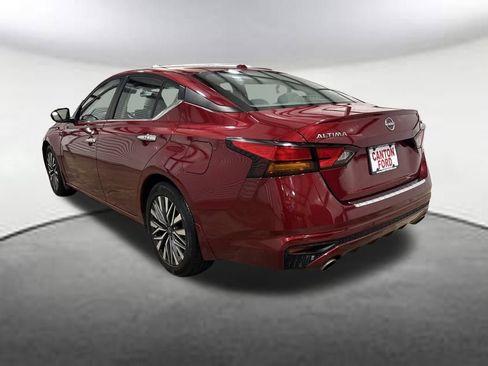 Used 2023 Nissan Altima 2.5 SV w/ SV Premium Package image 3