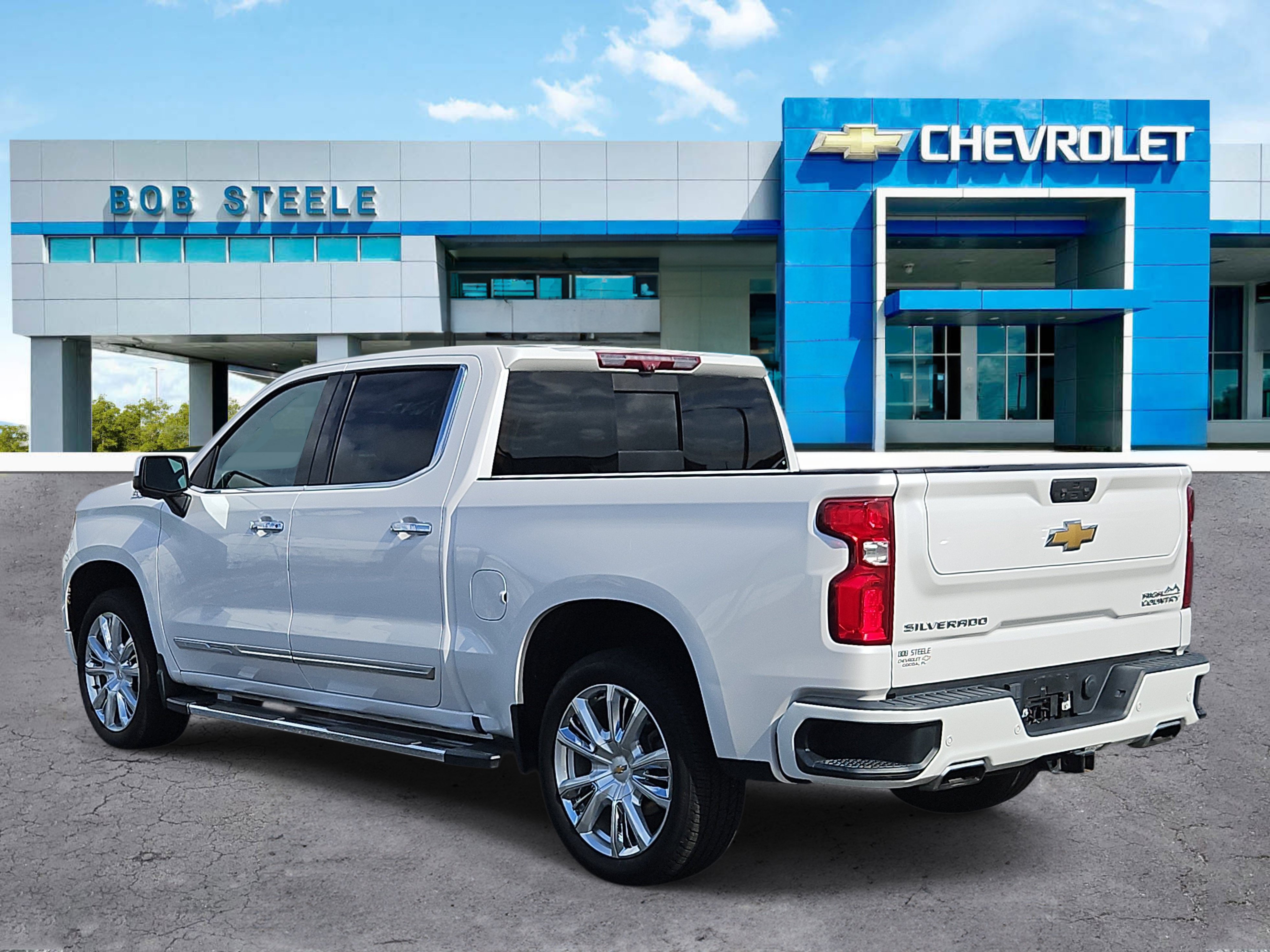 Certified 2023 Chevrolet Silverado 1500 High Country w/ High Country Premium Package AWD/4WD image 3
