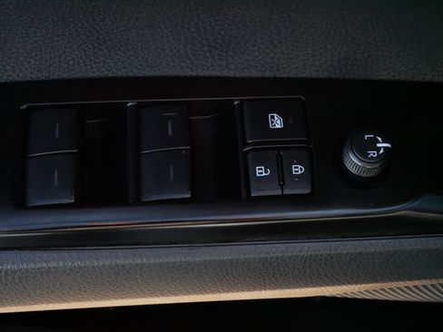 Used 2025 Toyota Camry SE w/ Multimedia Upgrade Package image 19