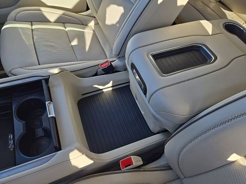 Used 2023 GMC Yukon XL Denali image 35