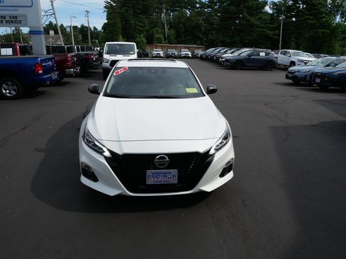 Used 2022 Nissan Altima 2.5 SR w/ Midnight Edition Package AWD/4WD image 3