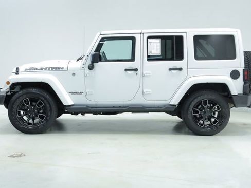 Used 2017 Jeep Wrangler Unlimited Sahara image 4