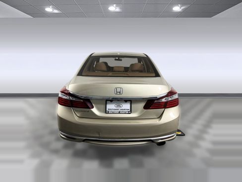 Used 2016 Honda Accord EX image 10