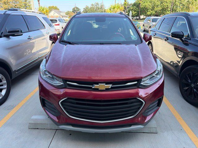Used 2019 Chevrolet Trax LT w/ LT Convenience Package FWD image 2