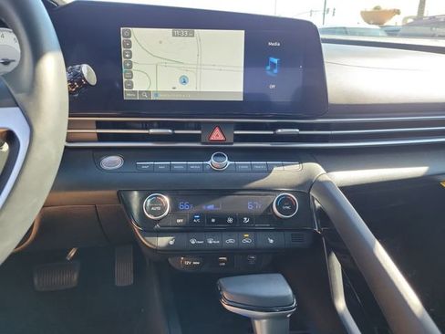 Used 2025 Hyundai Elantra SEL image 13