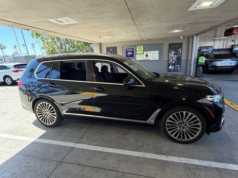 Used 2022 BMW X7 xDrive40i w/ Parking Assistance Package AWD/4WD image 4