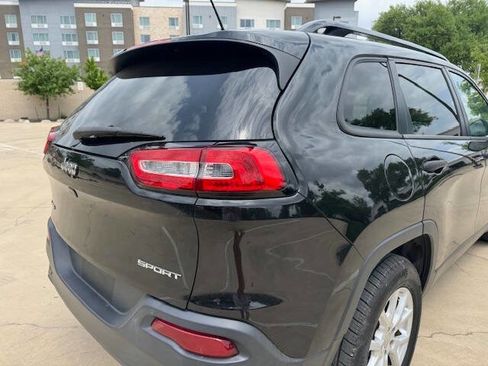 Used 2016 Jeep Cherokee Sport image 10