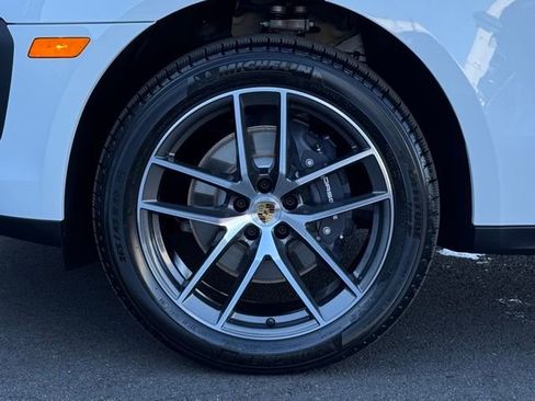 New 2026 Porsche Macan image 12