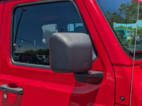 Used 2020 Jeep Wrangler Unlimited Sahara AWD/4WD image 13