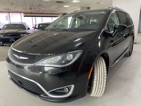 Used 2019 Chrysler Pacifica Touring-L Plus w/ Advanced Safetytec Group image 3