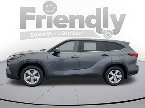 Used 2023 Toyota Highlander LE image 2