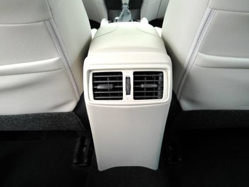Used 2018 Nissan Rogue Sport SL w/ SL Premium Package FWD image 28
