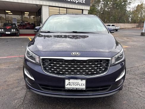 Used 2021 Kia Sedona LX image 3
