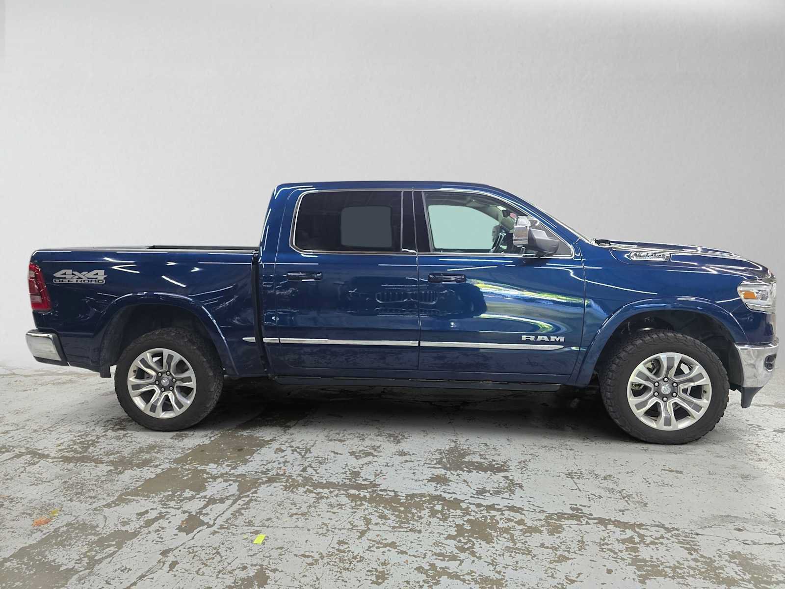 Used 2024 RAM 1500 Limited AWD/4WD image 2