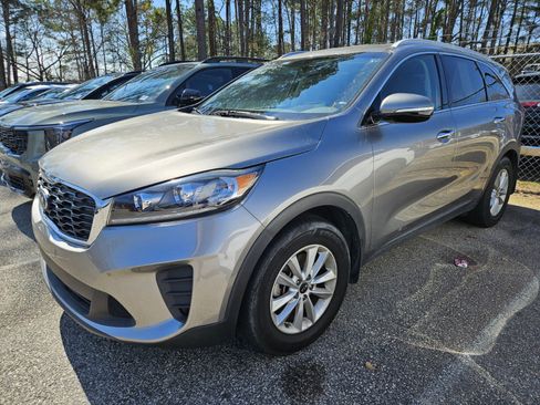 Used 2019 Kia Sorento LX w/ LX Convenience Package image 9