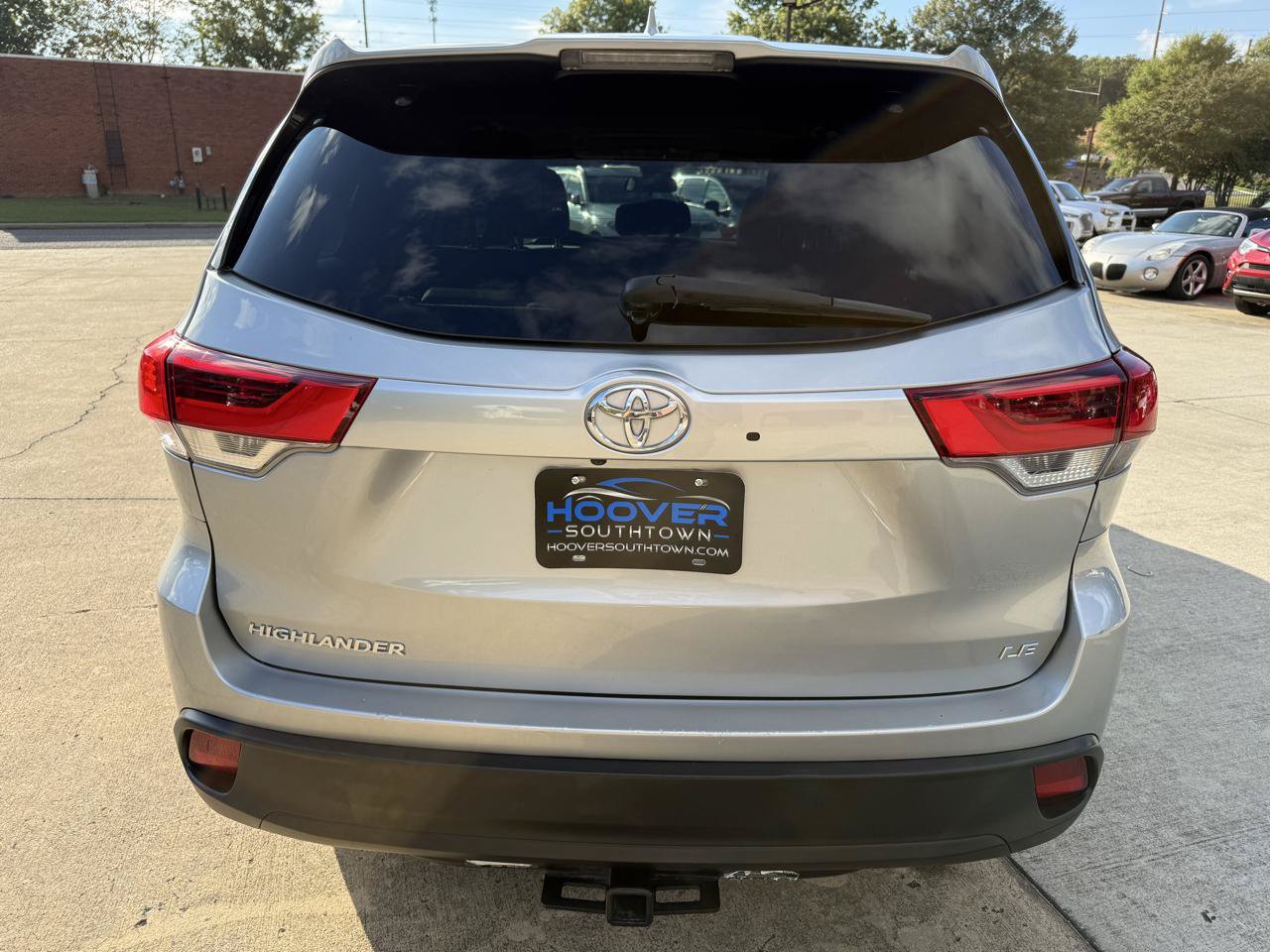 Used 2019 Toyota Highlander Plus FWD image 4