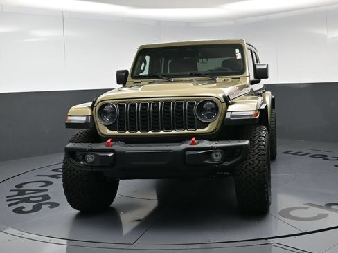 Used 2025 Jeep Wrangler Unlimited Rubicon AWD/4WD image 5