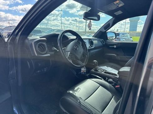 Used 2023 Toyota Tacoma TRD Sport image 6