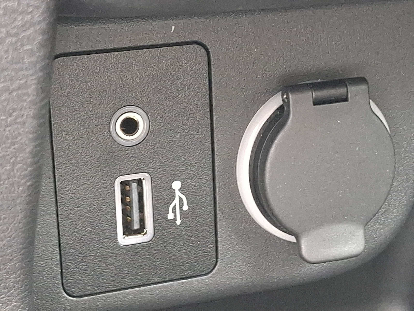 Used 2025 Nissan Kicks Play S FWD image 23