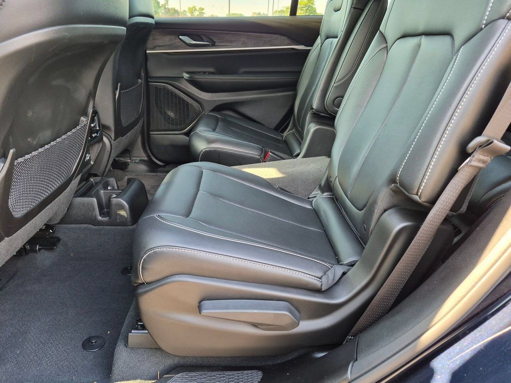 Used 2024 Jeep Grand Cherokee L Limited AWD/4WD image 23