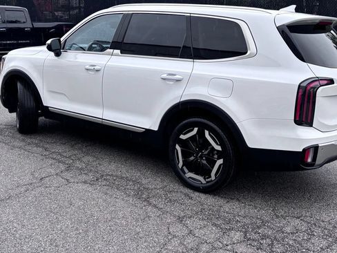 Used 2023 Kia Telluride EX w/ EX Captain's Chair Package AWD/4WD image 4
