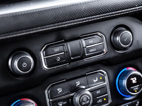 Used 2022 Chevrolet Suburban Premier image 23