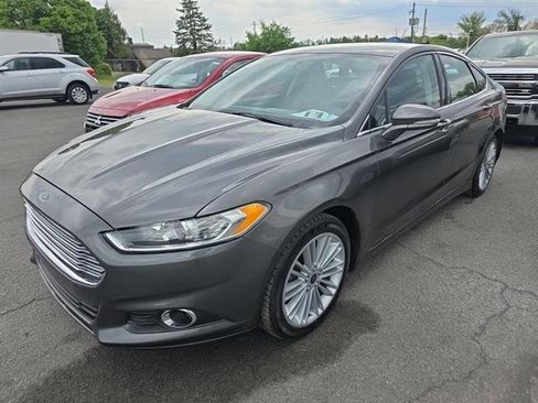Used 2016 Ford Fusion SE w/ Equipment Group 202A FWD image 2