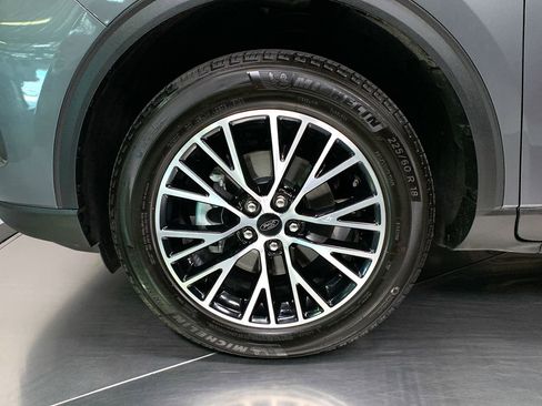 Used 2024 Ford Escape SE image 12