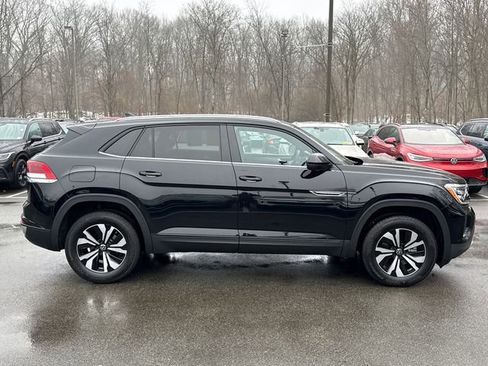 Certified 2025 Volkswagen Atlas Cross Sport SE image 3