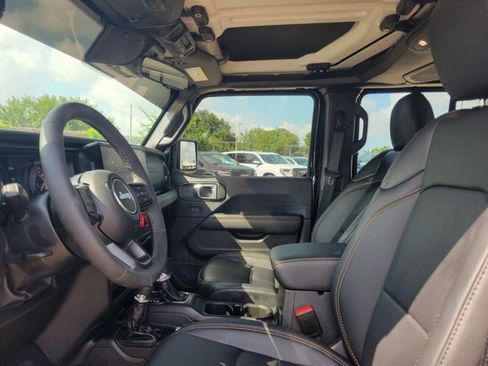 Used 2025 Jeep Gladiator Sport AWD/4WD image 11