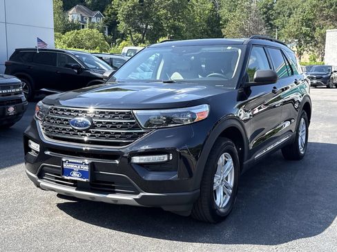 Used 2023 Ford Explorer XLT w/ Equipment Group 202A AWD/4WD image 7