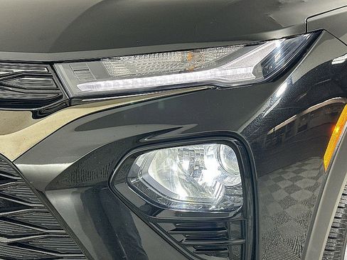 Used 2022 Chevrolet TrailBlazer RS w/ Sun and Liftgate Package FWD image 27