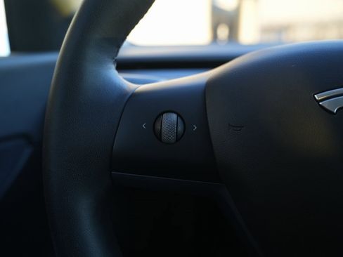 Used 2021 Tesla Model Y Long Range image 39