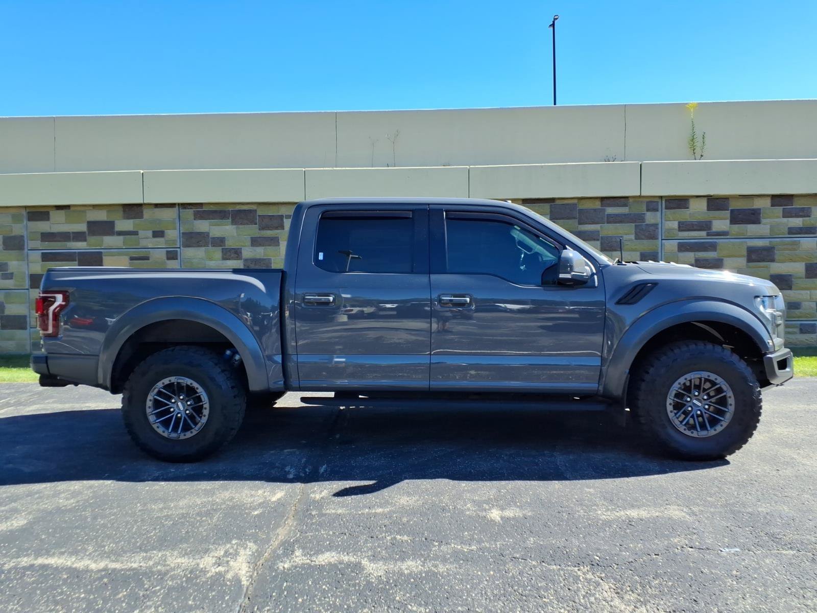 Used 2018 Ford F150 Raptor w/ Equipment Group 802A Luxury AWD/4WD image 12