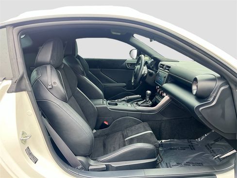 Used 2025 Toyota GR86 Premium image 26