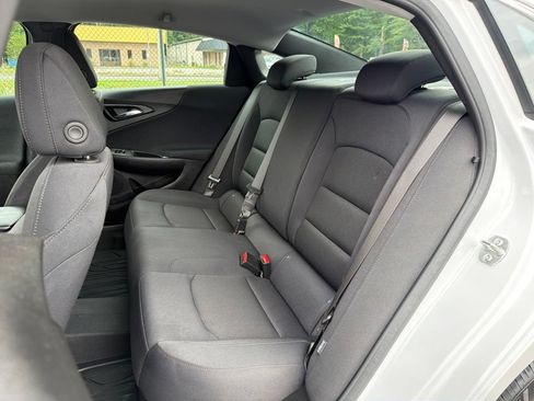 Used 2025 Chevrolet Malibu RS FWD image 19