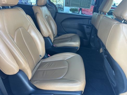 Used 2022 Chrysler Pacifica Touring-L w/ S Appearance Package image 36