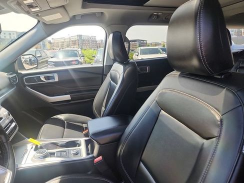 Used 2022 Ford Explorer XLT w/ Equipment Group 202A AWD/4WD image 24