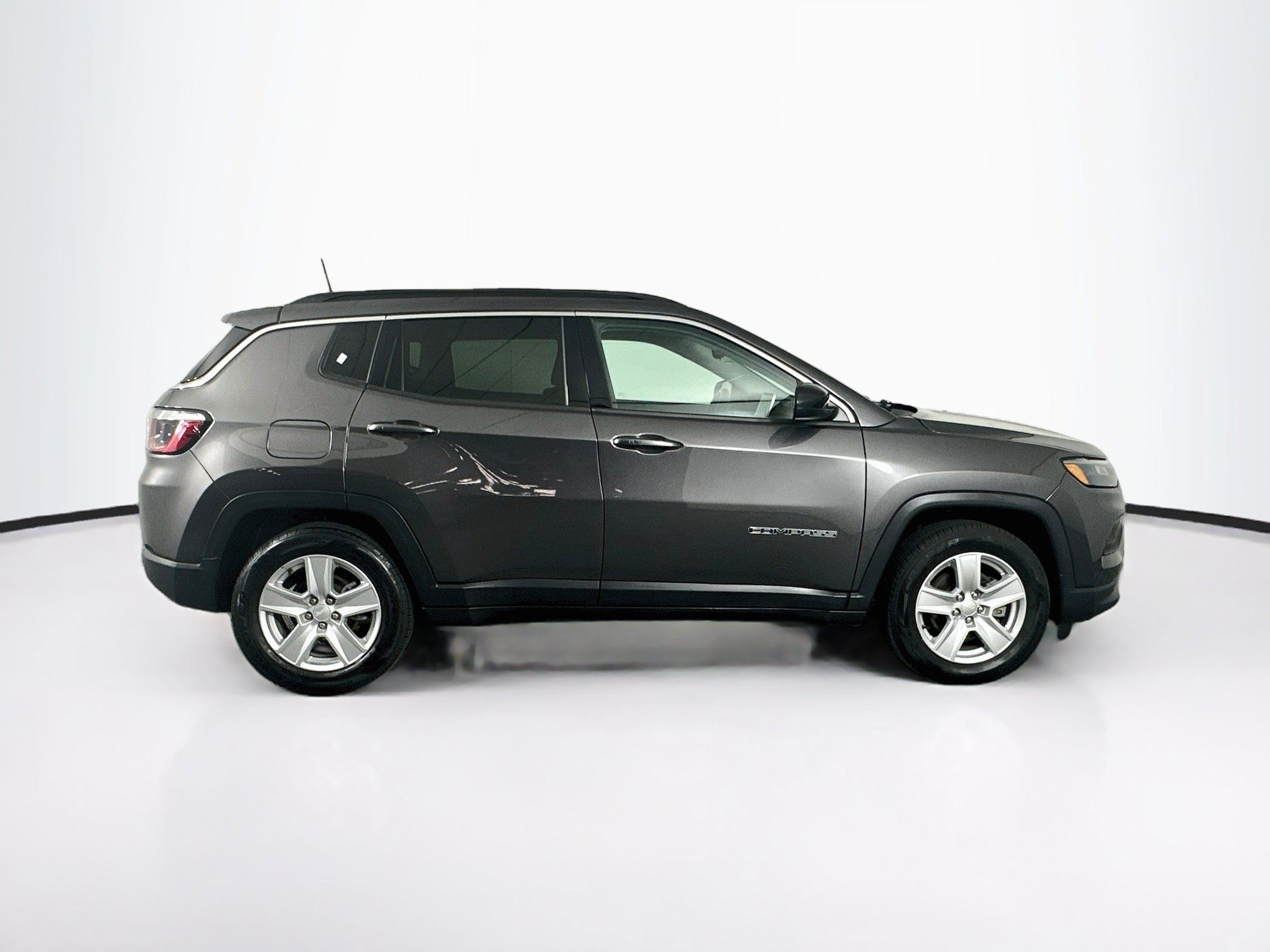 Used 2022 Jeep Compass Latitude FWD image 10