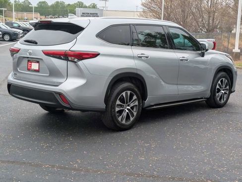 Used 2022 Toyota Highlander XLE image 4