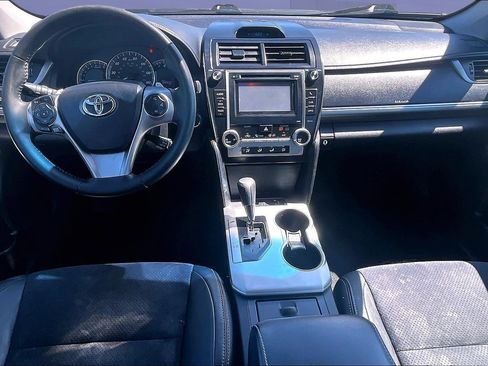 Used 2014 Toyota Camry SE w/ Leather Package FWD image 7