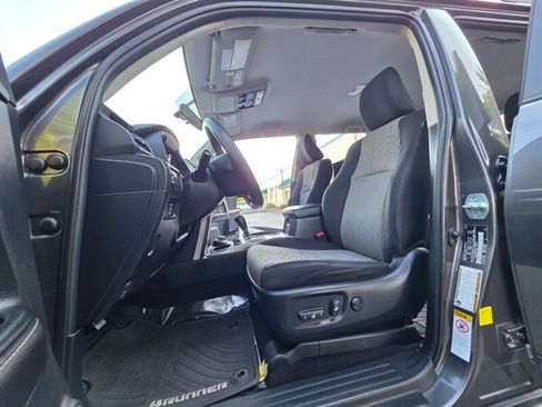 Used 2015 Toyota 4Runner SR5 AWD/4WD image 13