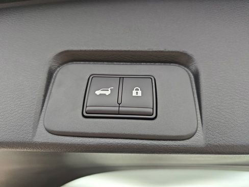 Used 2025 Nissan Rogue SV FWD image 37