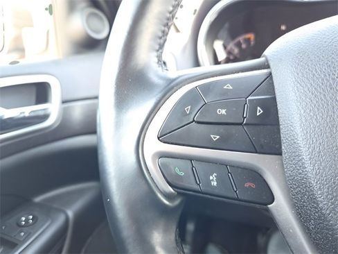 Used 2018 Jeep Grand Cherokee Laredo image 24