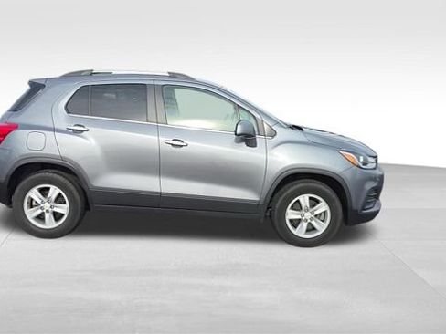 Certified 2019 Chevrolet Trax LT w/ LT Convenience Package AWD/4WD image 2