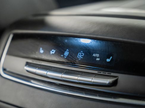 Used 2022 Cadillac Escalade ESV Sport Platinum w/ LPO, ONYX Package image 40