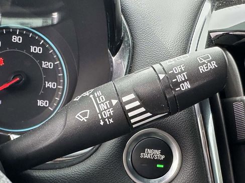 Used 2023 Chevrolet Traverse LT image 35